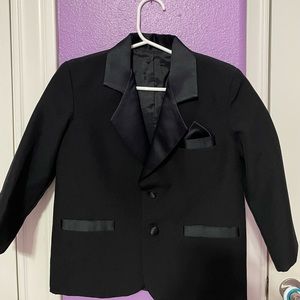 Boys size 5T black tuxedo jacket
